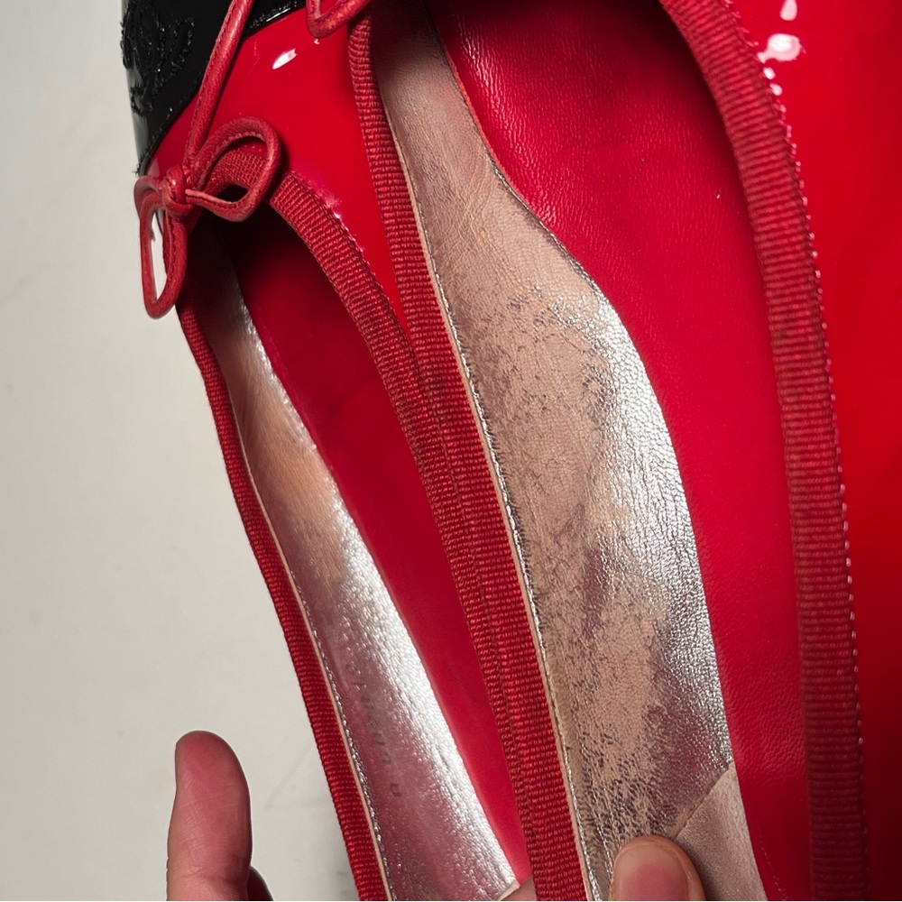 CHANEL Glossy Red and Black Flats - Picture 12 of 13